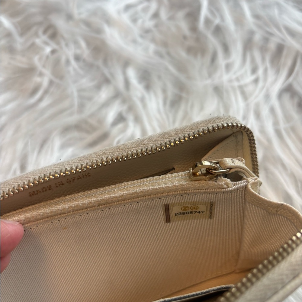 Chanel caviar quilted medium zip around wallet - Picture 8 of 8